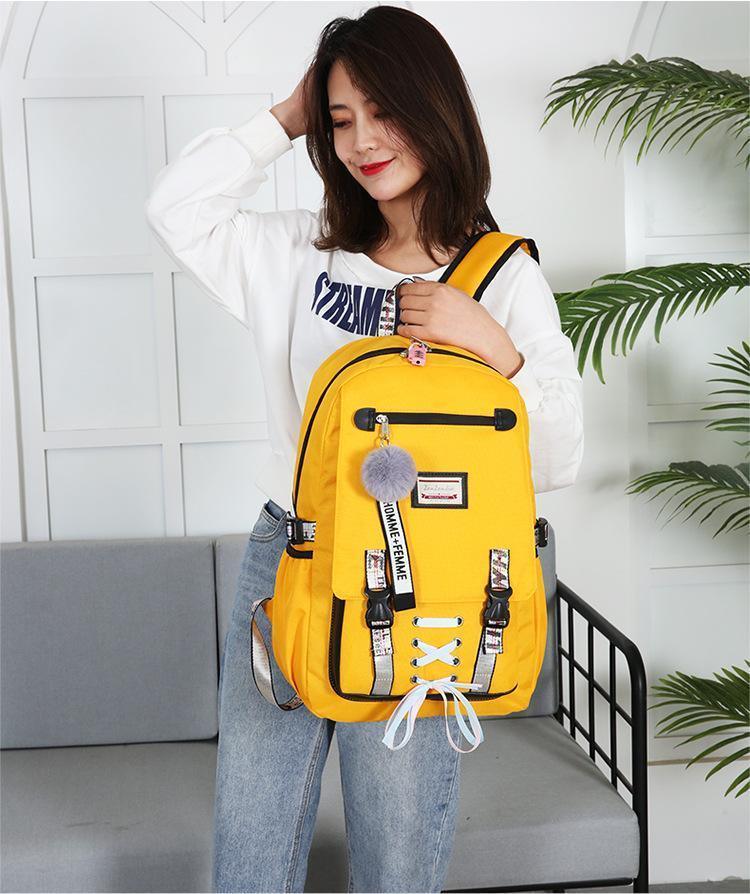 Mochila Feminina com Entrada USB e Trava Anti-Roubo - Preços ao Alcance